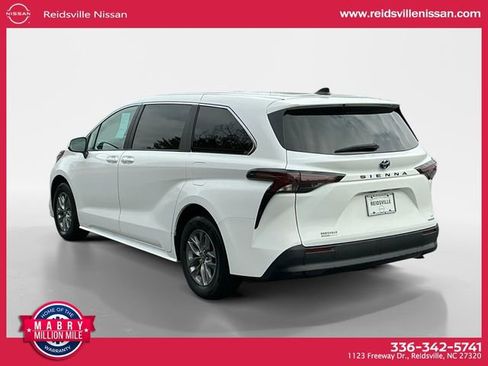 Used 2024 Toyota Sienna LE image 4
