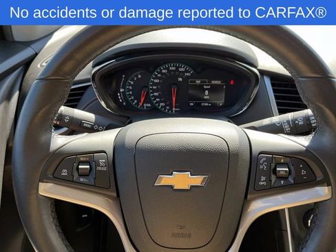 Certified 2022 Chevrolet Trax LT w/ Midnight Edition image 21