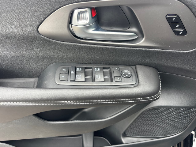 New 2027 Chrysler Pacifica Select w/ Family Tech Group FWD image 16