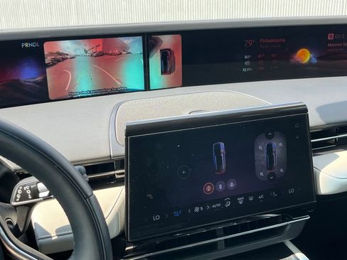 Used 2024 Lincoln Nautilus Reserve image 17