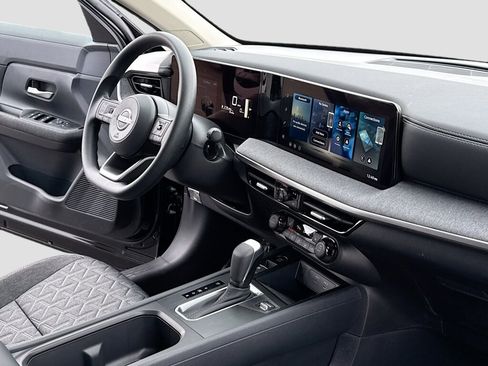 New 2026 Nissan Kicks SV image 5