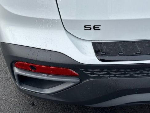 New 2026 Volkswagen Taos SE image 15