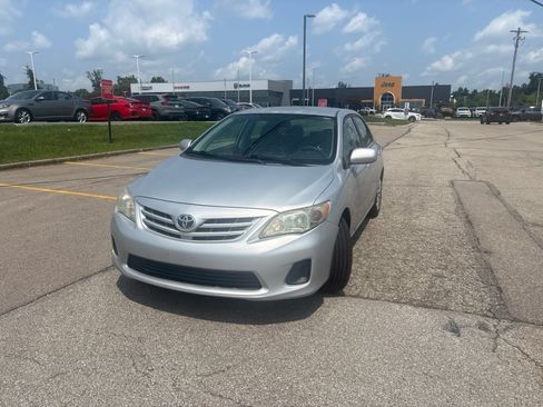 Used 2013 Toyota Corolla LE FWD image 13