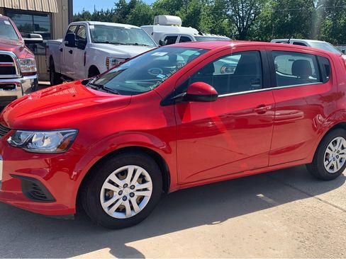 Used 2020 Chevrolet Sonic LT image 3