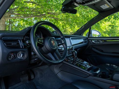 Certified 2023 Porsche Macan AWD/4WD image 4