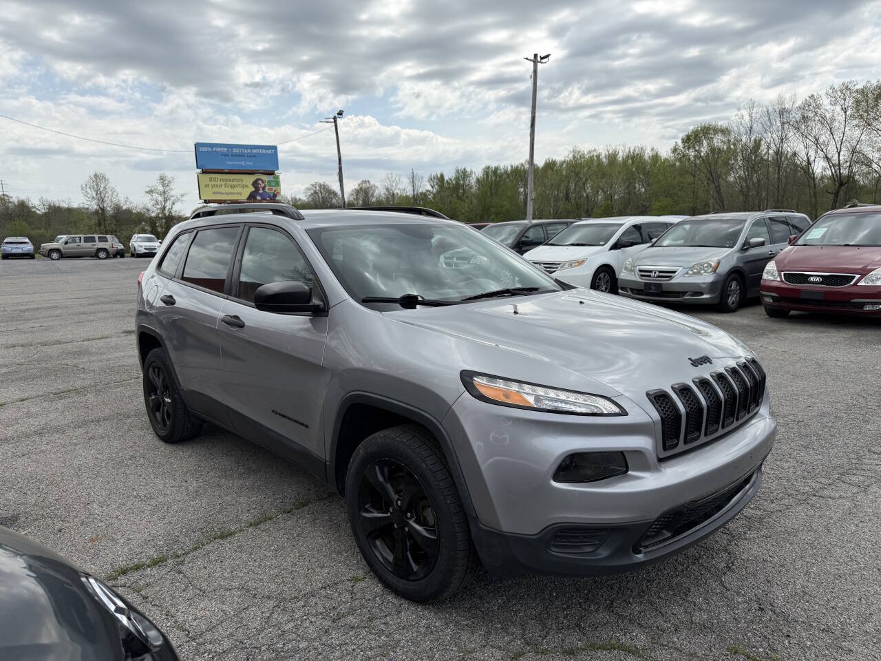 Used 2017 Jeep Cherokee Sport FWD image 5