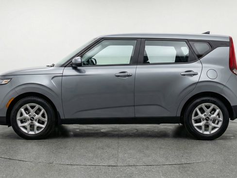 Used 2025 Kia Soul LX w/ LX Technology Package image 5