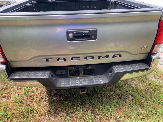 Used 2018 Toyota Tacoma TRD Off-Road AWD/4WD image 7