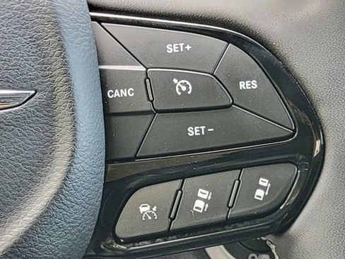 Certified 2023 Chrysler Pacifica Limited w/ S Appearance Package AWD/4WD image 35