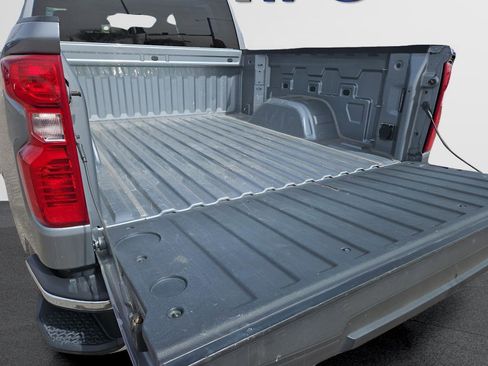 Used 2025 Chevrolet Silverado 1500 LT image 9
