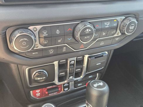 Used 2026 Jeep Wrangler Unlimited Rubicon AWD/4WD image 30