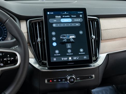 New 2026 Volvo XC90 B5 Plus w/ Protection Package AWD/4WD image 19