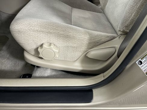 Used 2004 Toyota Corolla LE image 12