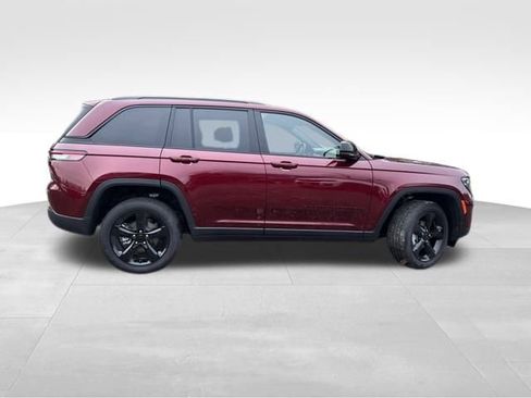 New 2025 Jeep Grand Cherokee Altitude image 8
