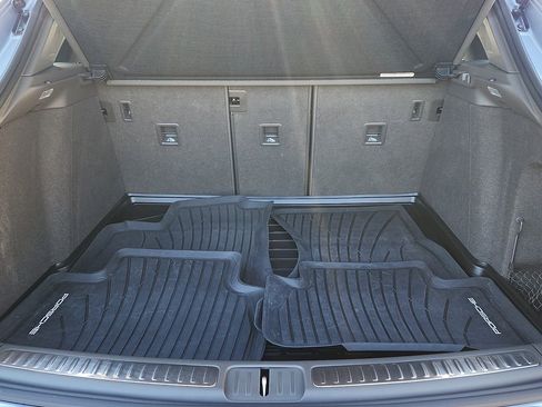 Used 2025 Porsche Macan image 28