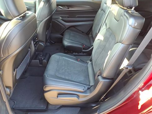 New 2025 Jeep Grand Cherokee L Altitude image 8