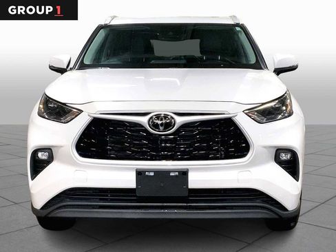 Used 2024 Toyota Highlander XLE image 4