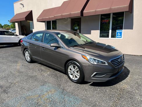 Used 2017 Hyundai Sonata SE FWD image 3