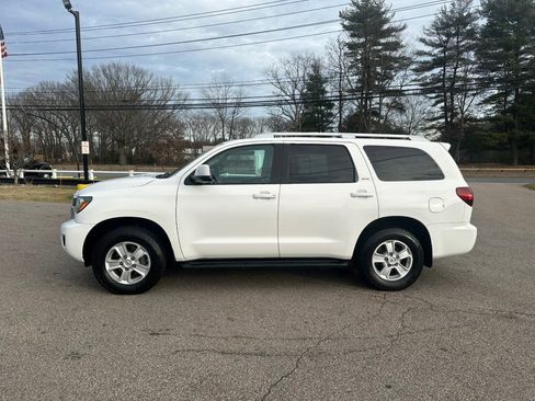 Used 2019 Toyota Sequoia SR5 image 4
