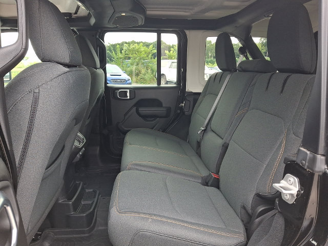 Used 2024 Jeep Wrangler Unlimited AWD/4WD image 18