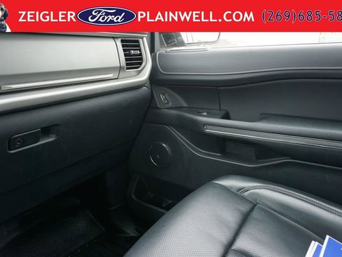 Used 2022 Ford Expedition XLT AWD/4WD image 32