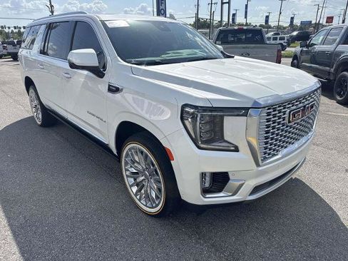 Used 2023 GMC Yukon XL Denali RWD image 3