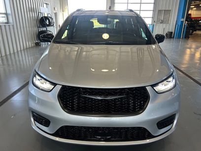 New 2026 Chrysler Pacifica Select w/ S Appearance Package