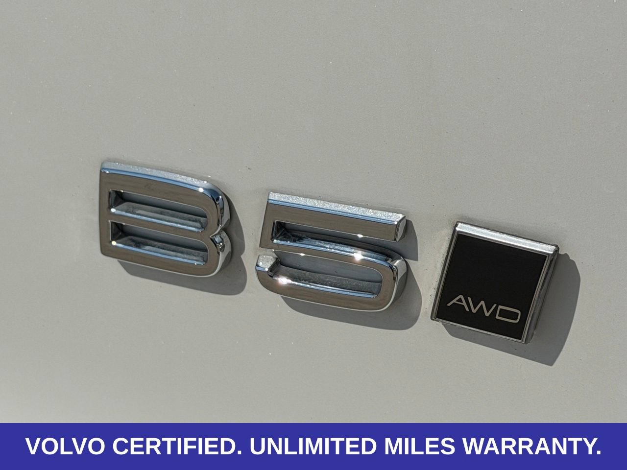 Certified 2024 Volvo XC40 B5 Ultimate AWD/4WD image 10