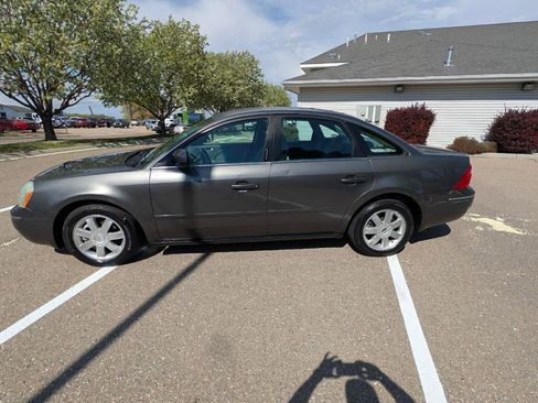 Used 2005 Ford Five Hundred SE image 2