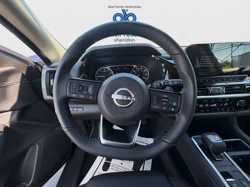 Used 2025 Nissan Pathfinder SL AWD/4WD image 15