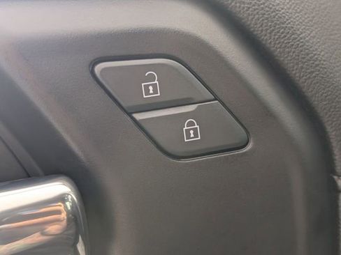 Used 2022 Chevrolet Silverado 2500 LT w/ Convenience Package image 11