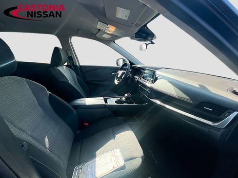 Used 2023 Nissan Rogue SV image 36