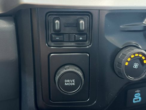 New 2026 Ford F250 XL w/ XL Chrome Package RWD image 25