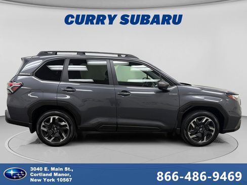 Used 2025 Subaru Forester Premium AWD/4WD image 6