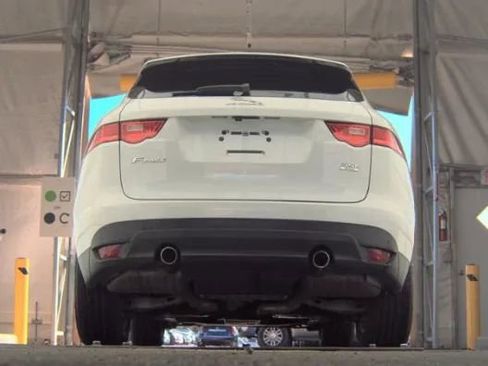 Used 2018 Jaguar F-PACE Prestige image 7