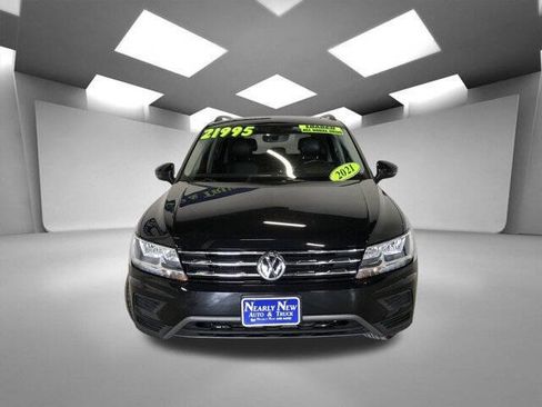 Used 2021 Volkswagen Tiguan SE w/ Panoramic Sunroof Package image 3