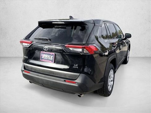 Used 2024 Toyota RAV4 LE AWD/4WD image 5