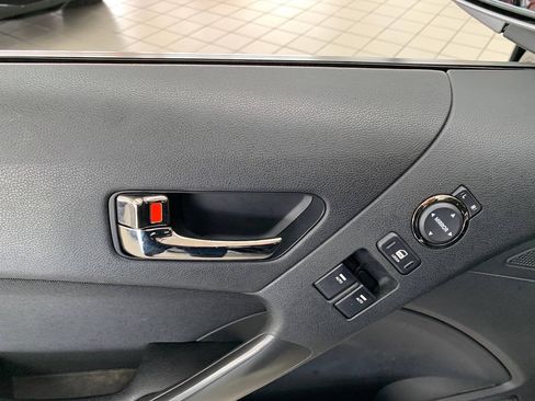 Used 2011 Hyundai Genesis 2.0T RWD image 17