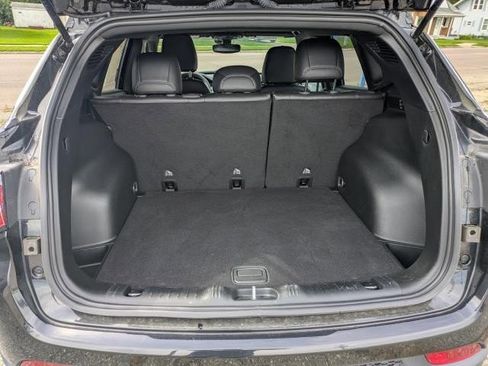 Used 2023 Jeep Compass Latitude image 13