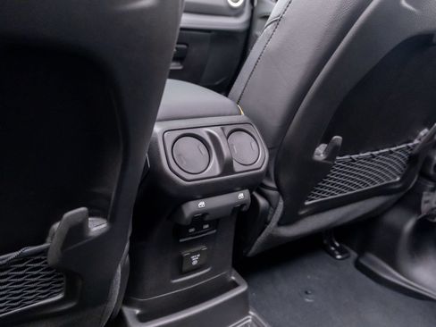 Used 2024 Jeep Wrangler Unlimited Sahara w/ Technology Group AWD/4WD image 19