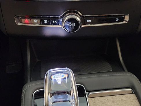 Used 2025 Volvo XC90 B5 Plus image 19
