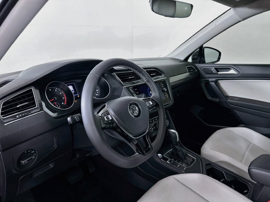 Used 2021 Volkswagen Tiguan SE FWD image 9