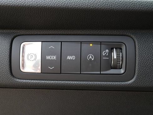 Used 2025 Chevrolet Traverse LT w/ Enhanced Driving Package AWD/4WD image 19