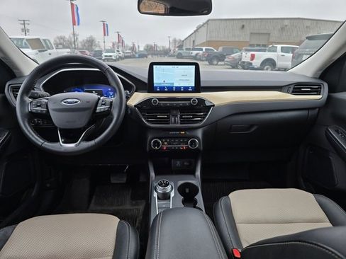 Used 2022 Ford Escape Titanium w/ Titanium Premium Package image 17