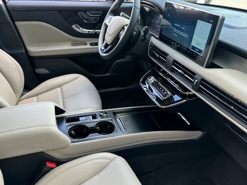 New 2025 Lincoln Corsair Premiere w/ Equipment Group 101A image 17