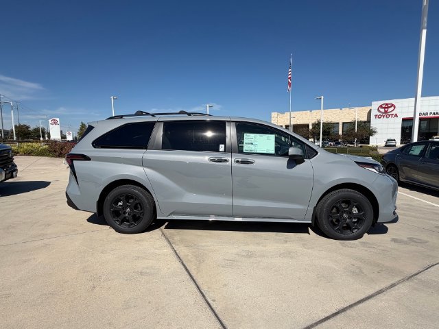New 2026 Toyota Sienna XLE Woodland Edition AWD/4WD image 3