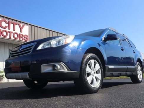 Used 2011 Subaru Outback 2.5i Limited w/ PWR Moonroof Pkg AWD/4WD image 16