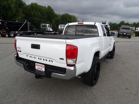 Used 2016 Toyota Tacoma SR5 w/ SR5 Appearance Package (SN) AWD/4WD image 7