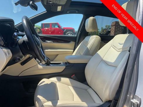 Used 2018 Cadillac XT5 Luxury w/ Driver Awareness Package image 10