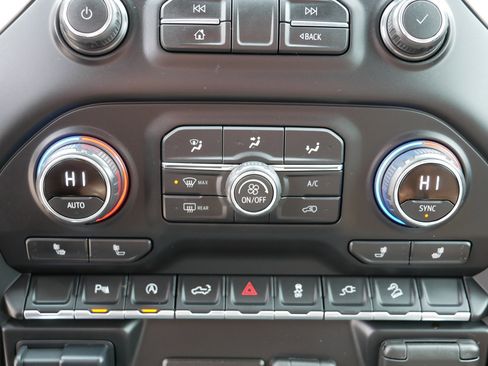 Used 2020 Chevrolet Silverado 1500 RST AWD/4WD image 23
